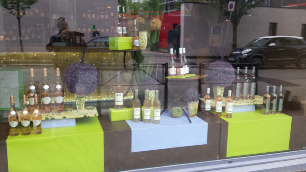 Étalagiste décorateur de vitrine caviste