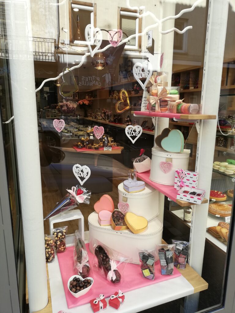 Étalagiste décorateur de vitrine chocolaterie