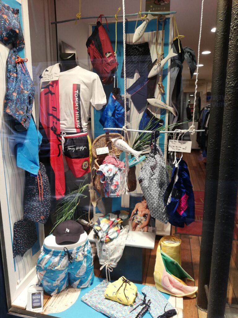 Étalagiste décorateur de vitrine lingerie