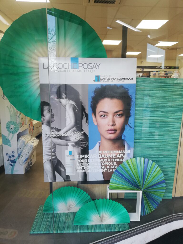 Étalagiste décorateur de vitrine institut de beauté
