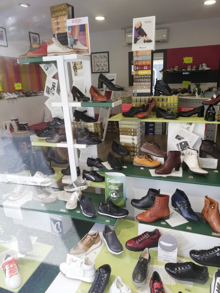 Étalagiste décorateur de vitrine chaussures