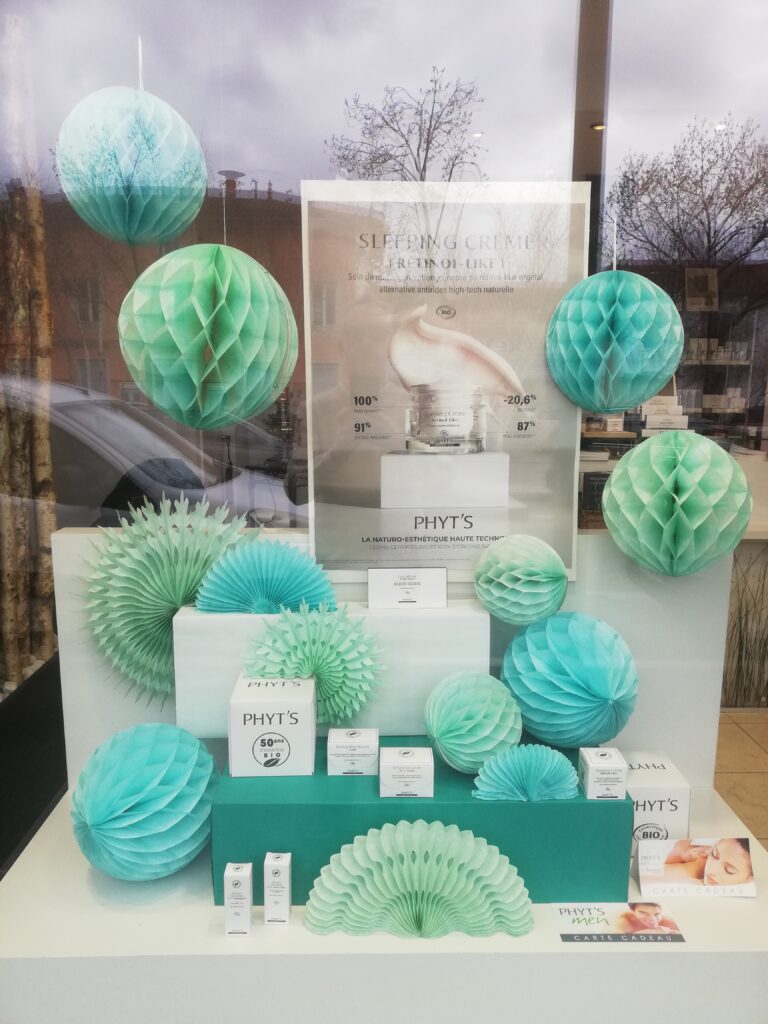 Etalagiste décorateur de vitrine pharmacie